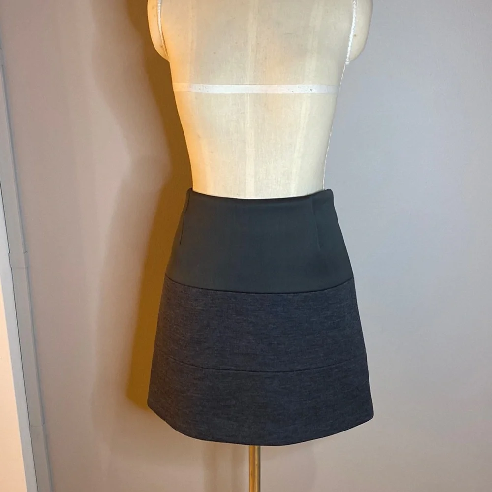 Brunello Cucinelli Size 8 Mini Skirt Black/Gray $125 OBO - Picture 1 of 9